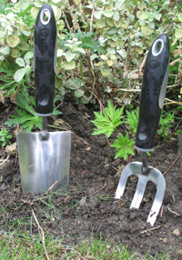 Wide grip fork and trowel