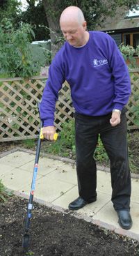 Long reach spade with fist grip