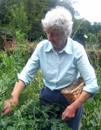 Jean picking beans