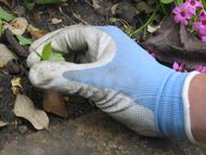 lightweight gardening gloves