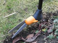 One-handed lawn shears