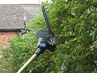 Lighter telescopic battery powered hedge trimmer