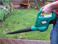 Cordless leaf blower