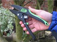 Heavy duty plastic ratchet secateurs