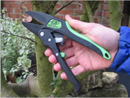 Ratchet action secateurs